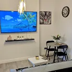 Luxury & Stylish Ground Floor 1Bed Apartment, 5 Minutes Walk To Crystal Palace Train Station