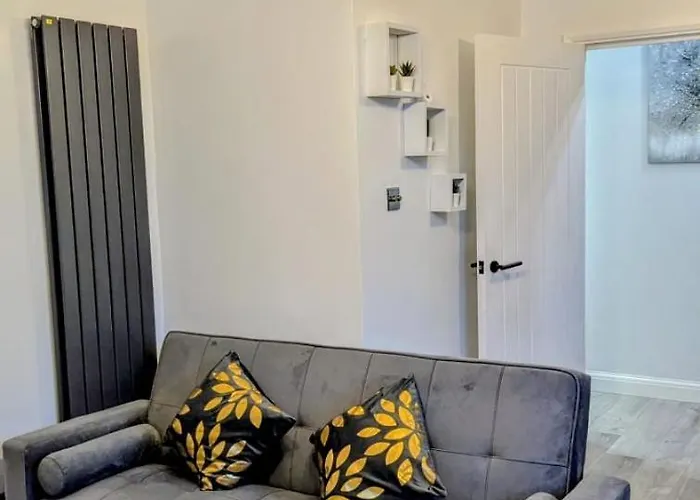 Luxury & Stylish Ground Floor 1Bed Apartment, 5 Minutes Walk To Crystal Palace Train Station