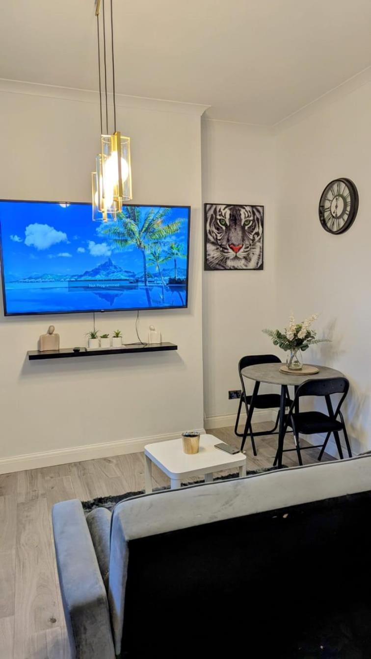 Luxury & Stylish Ground Floor 1bed Apartment, 5 Minutes Walk To Crystal Palace Train Station *