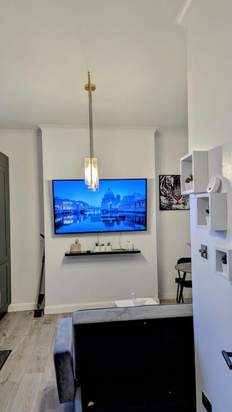 Luxury & Stylish Ground Floor 1bed Apartment, 5 Minutes Walk To Crystal Palace Train Station Londra