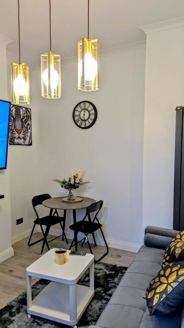 Luxury & Stylish Ground Floor 1bed Apartment, 5 Minutes Walk To Crystal Palace Train Station Appartamento Londra